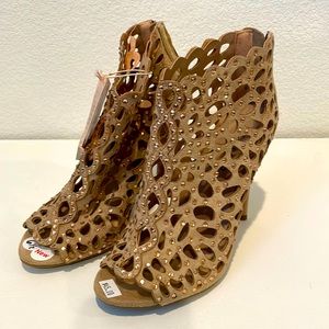 Zigi Soho Tan Rhinestone heels NWT size 6.5